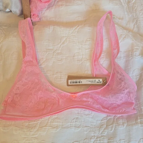 SKIMS stretch lace set - Picture 3 of 6